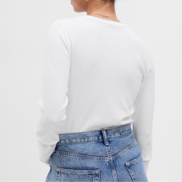 GAP Tops - Gap White Long Sleeve Modern T-Shirt